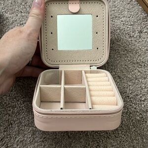 Travel jewelry case